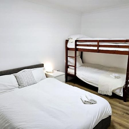Wonderful Apartment In Wembley Лондон Екстериор снимка